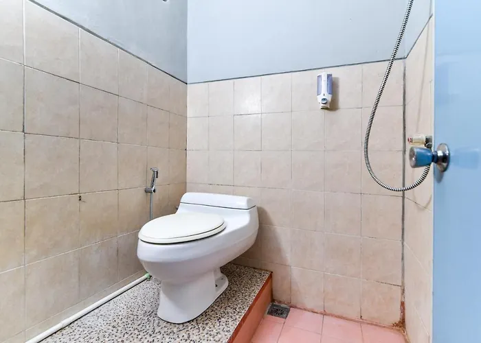 Guest house Reddoorz Near Teuku Umar Barat